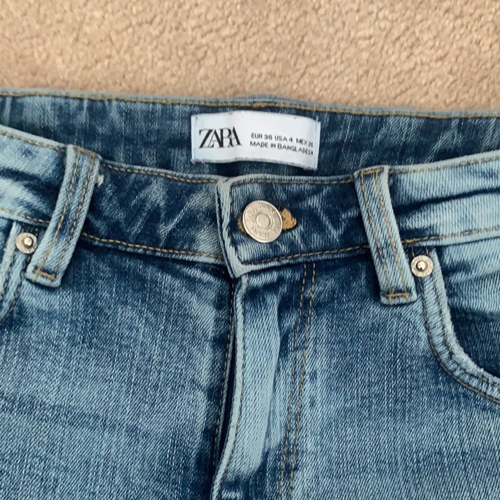 Zara Ripped Jeans - Picture 2 of 4